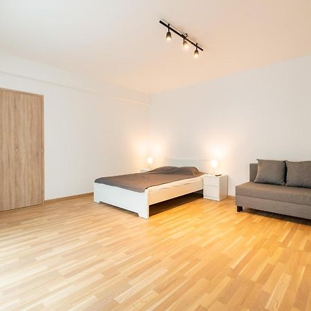 Brand New Two Room Apartment #64 In Elite Rezidence With Free Secure Parking Prague Luaran gambar